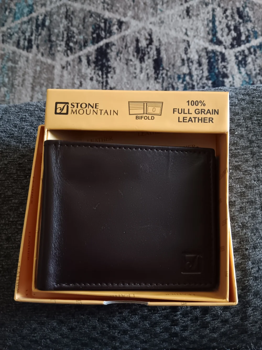 Stone Mountain Accessories Dark Brown Leather Bifold Wallet in Gift Box